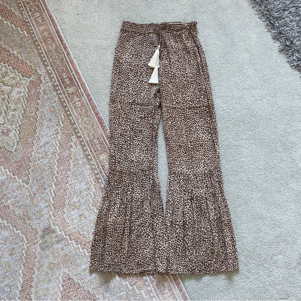 Olivaceous Animal Print 2 Piece Set, Cropped Top and Wide Leg Pants. Size S - Picture 4 of 6